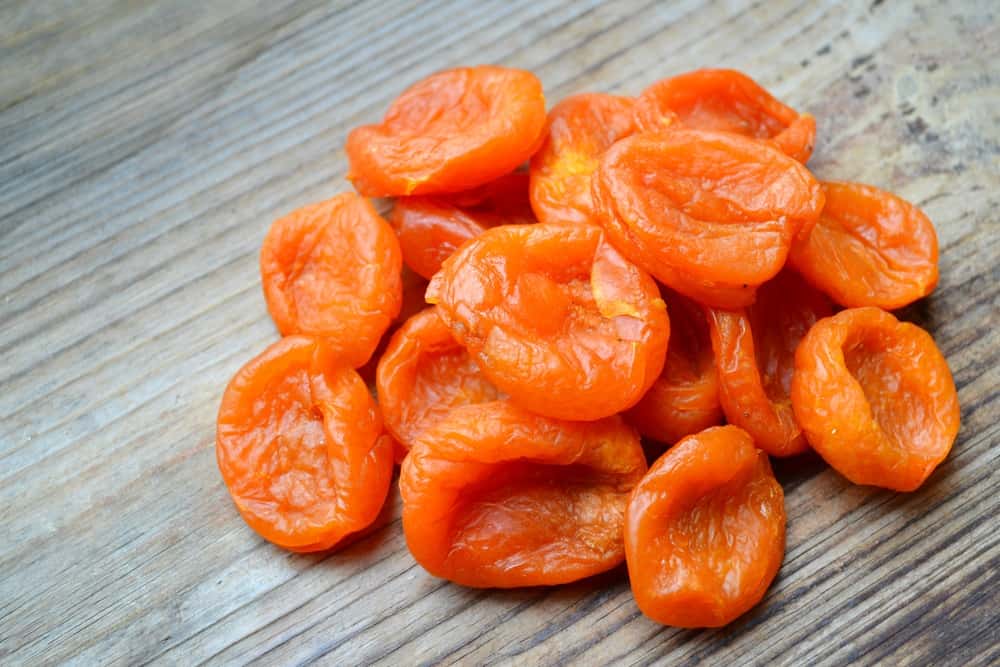Getrocknete Aprikosen sind reich an Vitamin A.